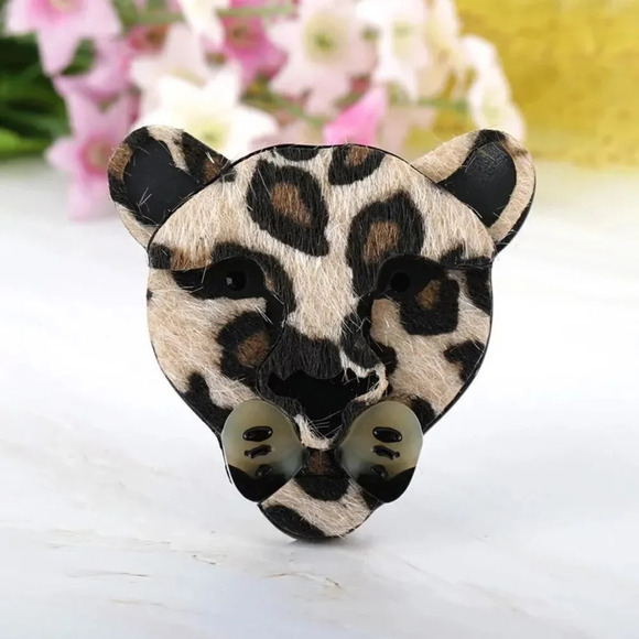 VQ Leopard Brooch - Picture 2 of 5